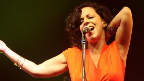 Bebel Gilberto, Sängerin