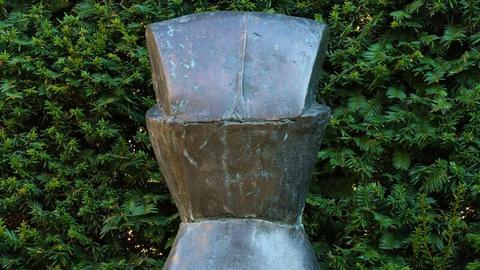 Abstrakter Bronze-Torso