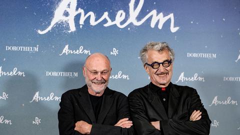 Anselm Kiefer (l) und Wim Wenders bei der Deutschland-Premiere des Films „Anselm - Das Rauschen der Zeit“