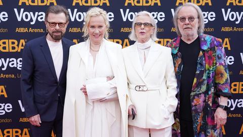 Björn Ulvaeus, Agnetha Fältskog, Anni-Frid Lyngstad und Benny Andersson sind die Mitglieder der schwedischen Popgruppe "Abba".