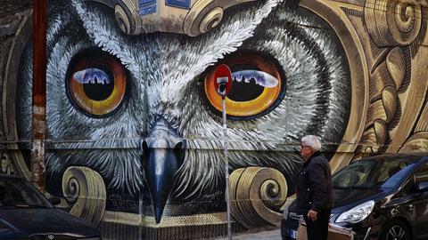 Graffiti auf einem verlassenen Haus in Athen