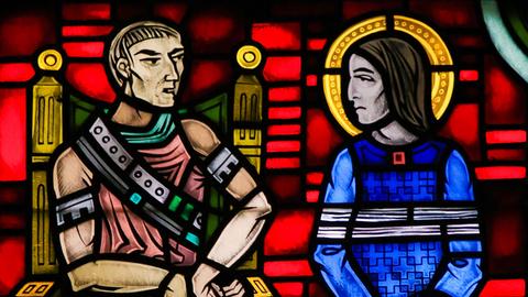 Pontius Pilatus und Jesus in einem Fenster des Wormser Doms