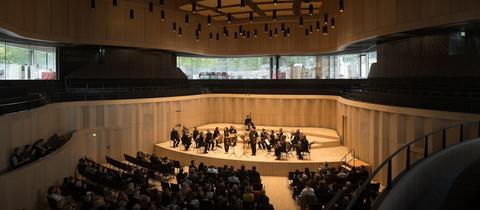 Blick in den Kammermusiksaal des Casals-Forum Kronberg