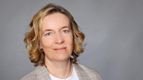 Claudia Kneifel