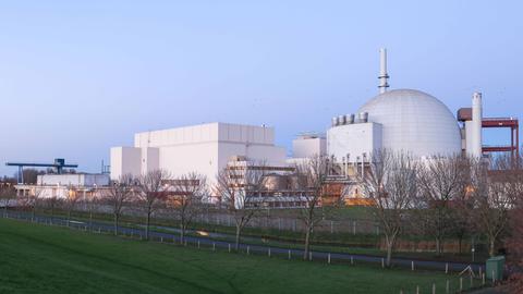 Das Kernkraftwerk Brokdorf am Elbdeich. Nach knapp 35 Jahren Betriebszeit wird das Atomkraftwerk von Betreiber Preussen Elektra Ende 2021 abgeschaltet. Der Druckwasserreaktor mit einer Leistung von 1410 Megawatt lieferte seit 1986 Strom und produzierte in den vergangenen Jahrzehnten mehr als 350 Milliarden Kilowattstunden.