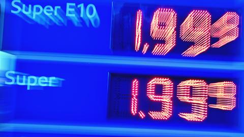 Die Benzinpreise erreichen im Oktober 2021 Höchststände. Hier an einer Tankstelle an der Autobahn 5.