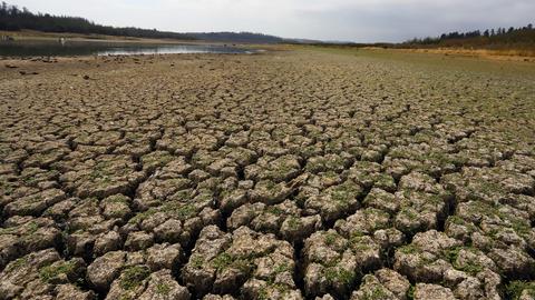 Trockene Fläche des Sees Penuelas, der heute 8003 Kubikmeter Wasser verzeichnete. Das entspricht 0,01 Prozent seines ehemaligen Volumens.