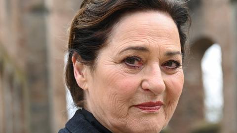 Charlotte Schwab in der Stiftsruine in Bad Hersfeld