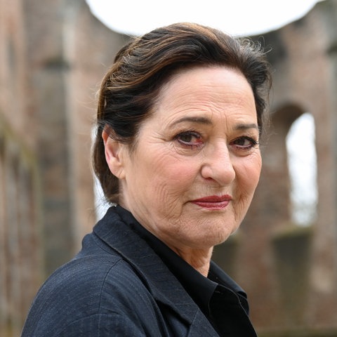 Charlotte Schwab in der Stiftsruine in Bad Hersfeld