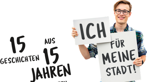 Junger Mann hält Schild "Ich für meine Stadt" hoch: Tag des Ehrenamts
