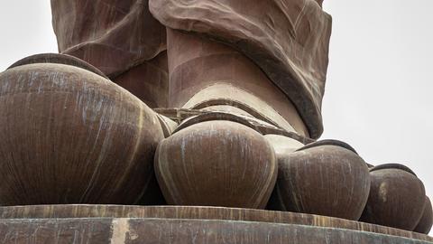 Zehen der "Statue der Einigkeit", der höchsten Statue der Welt, im indischen Bundesstaat Gujarat