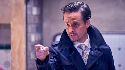 Tom Schilling in einer Szene von "Der Pfau"