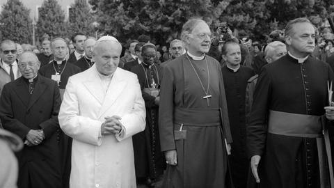 Johannes Paul II mit Vertretern anderer Kirchen 1986 in Assisi