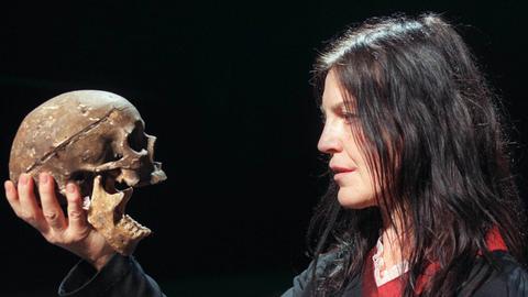 Angela Winkler als "Hamlet"