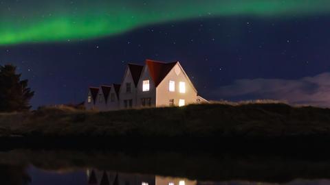 Haus in Reykjavik mit Nordlicht