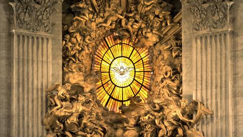 Der Heilige Geist schwebt in Gestalt einer Taube im Petersdom zu Rom.