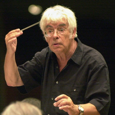 Helmuth Rilling dirigiert, Archivbild aus dem Jahr 2000