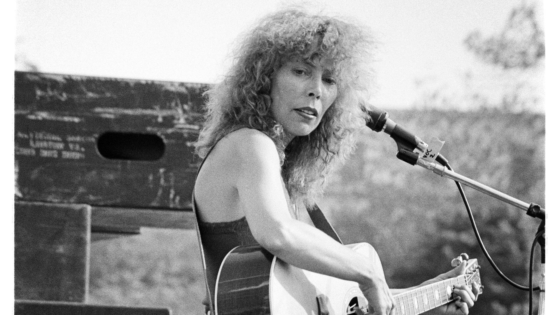 Joni Mitchell HiediHerizal