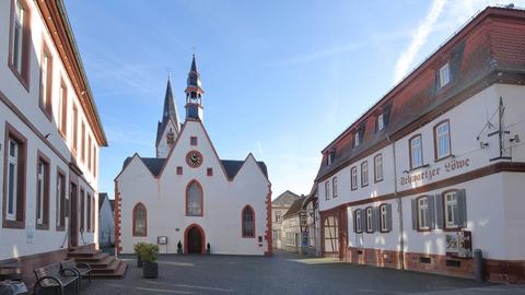 Marktplatz mit Stadtkirche St. Nikolaus in Babenhausen