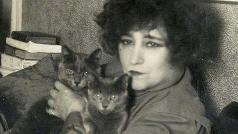 Colette mit ihren Katzen, um 1930