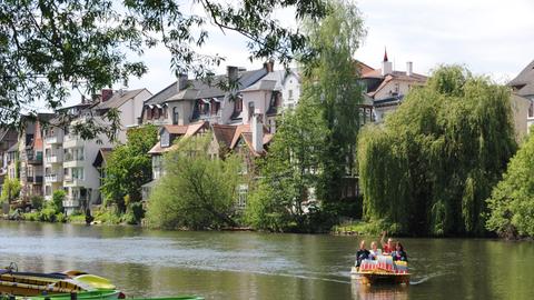 Tretbootfahrer auf der Lahn bei Marburg