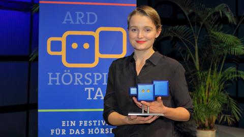 Schauspielerin Birte Schnöink hat 2021 den Deutschen Hörspielpreis erhalten