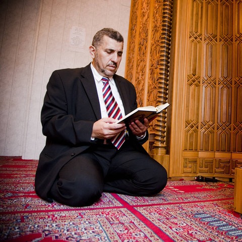 Der Imam Abdul-Jalil Zeitun hat am bundesweit ersten Weiterbildungsstudium für Imame an der Universität Osnabrück teilgenommen.