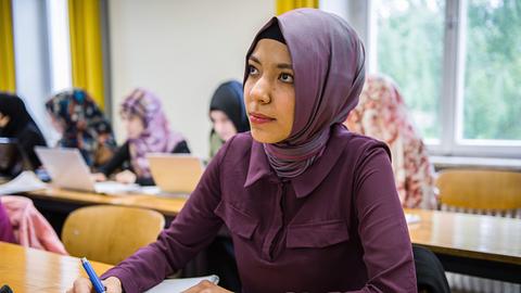 Esra Öztürk, Studentin für Islamische Religionslehre und Geschichte auf Lehramt, studiert an der Universität Tübingen.