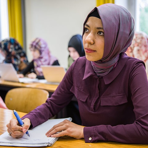 Esra Öztürk, Studentin für Islamische Religionslehre und Geschichte auf Lehramt, studiert an der Universität Tübingen.