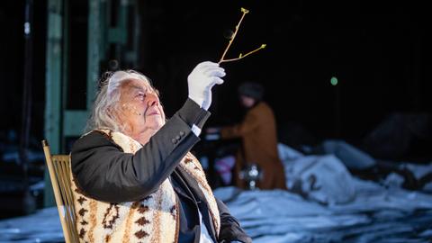 Szene aus "Kirschgarten" am Theater Willy Praml