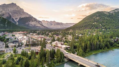 Stadtbild von Banff in den kanadischen Rocky Mountains, Alberta, Kanada