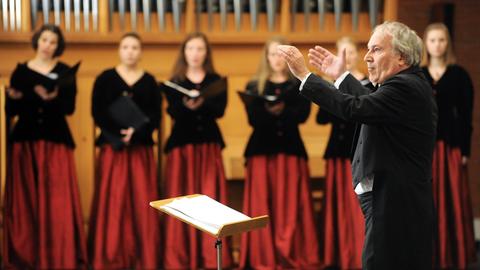 Der Kammerchor Stuttgart unter Leitung von Frieder Bernius
