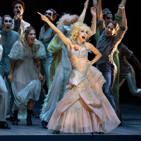 Lea Desandre als Venus in der Oper "Orpheus in der Unterwelt" bei den Salzburger Festspielen
