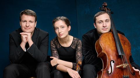 Elene Meipariani (Violine), Till Schuler (Violoncello) und Till Hoffmann (Klavier)
