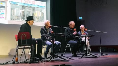 Podium mit Menschen