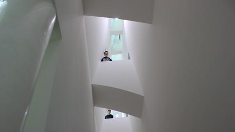 Schüler in den Räumen des Museum MMK für Moderne Kunst 
