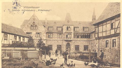 Postkarte Innenhof mit Hühnern