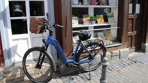 Fahrrad vor Buchladen