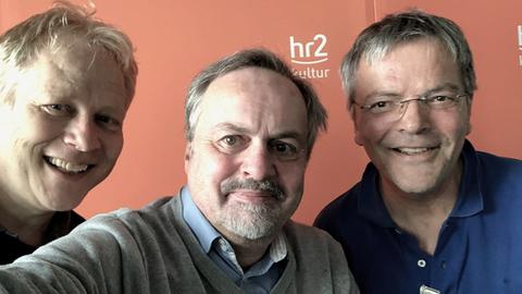 Tenor Markus Schäfer (li.), Pianist Ernst Breidenbach (re.) bei hr2-Moderator Alf Haubitz