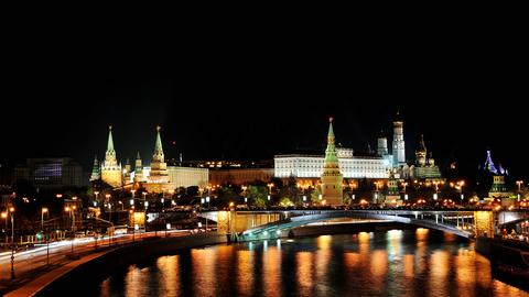 Der Moskauer Kreml bei Nacht