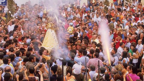 Zu Pfingsten treffen sich Pilger im spanischen El Rocío.