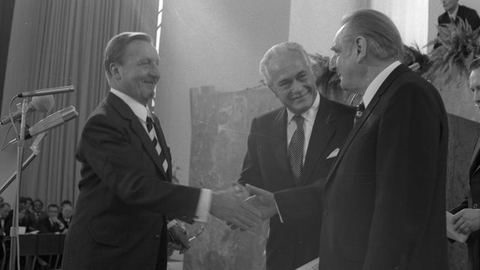 Verleihung des Friedenspreises des Börsenvereins des Deutschen Buchhandels für 1973 an den Club of Rome in der Paulskirche Frankfurt