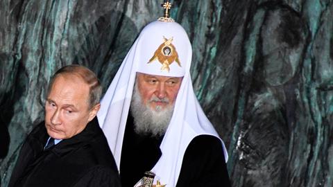 Wladimir Putin und Kyrill I., Vorsteher der Russisch-Orthodoxen Kirche