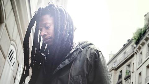 Sibusile Xaba, Gitarrist und Sänger