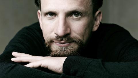 Cornelius Meister dirigiert in diesem Jahr die Premiere des neuen Rings mit "Tristan und Isolde" aus Bayreuth.