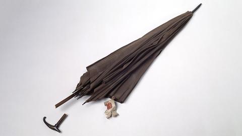 Regenschirm von Henriette Zobel aus der Ausstellung "Frankfurter Demokratiegeschichte(n)"