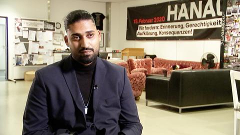 Said Etris Hashemi in den Räumen der "Initiative 19. Februar" 