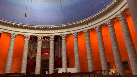 Blick in die Kirche Sankt Ludwig in Darmstadt