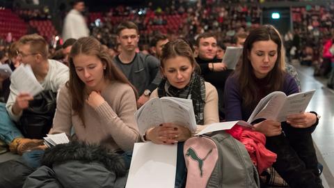 Abendgebet bei einem Taizé-Treffen in Basel