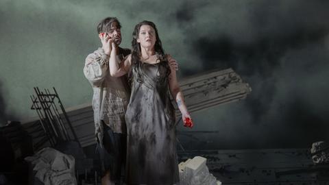 Tosca in Wiesbaden: Otar Jorjikia und Sinéad Campbell Wallace